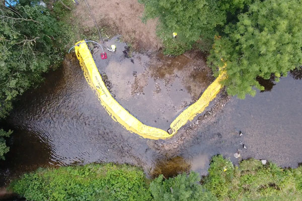 Aerial view. Water-Gate© installation in U | Installation in a river parallel to the current.
