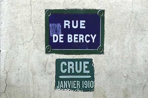 repere-de-crue flood mark paris bercy