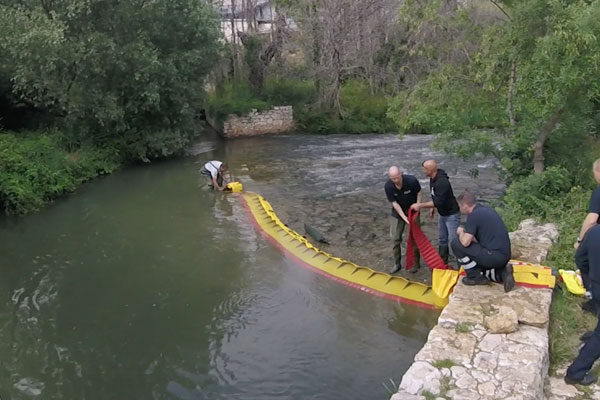 How to dry up a river threshold in 3 minutes! Model WL-06 with integrated ballast.